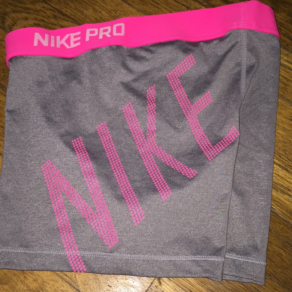 Nike Pros - Picture 2 of 3